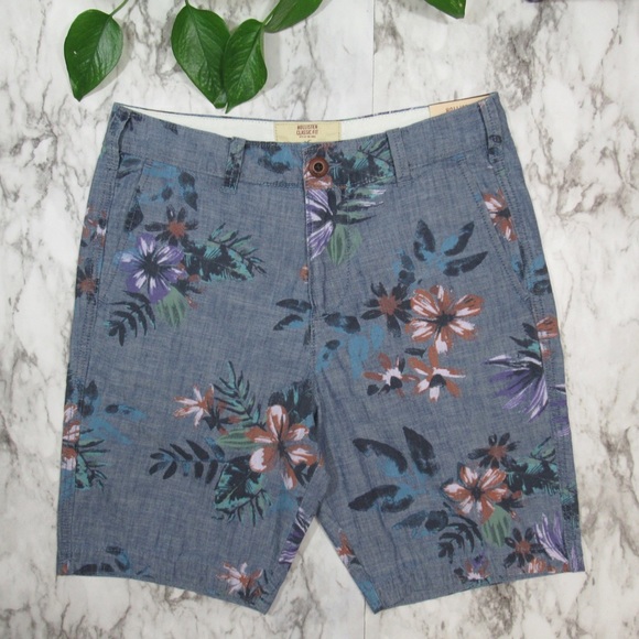 Hollister Other - Hollister Classic Fit Hits at the Knee Shorts